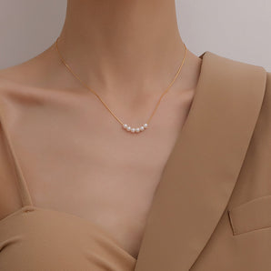 Heart pendant necklace with artificial pearls.
