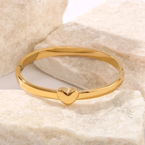Heart-shaped 18K gold plated IG bangle