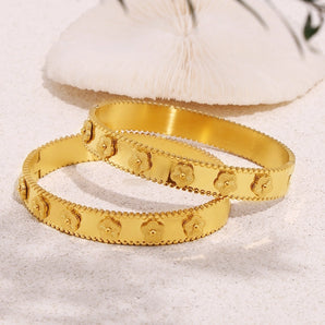 Luxurious Punk British Geometric Flower Gold Jewelry Set.