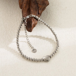 Casual vintage style 18K gold jewelry.
